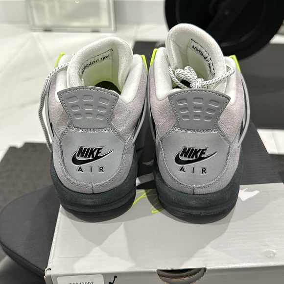 Air Jordan 4 Retro SE (GS) size 7y equivalent to women’s 8.5 - Picture 4 of 4